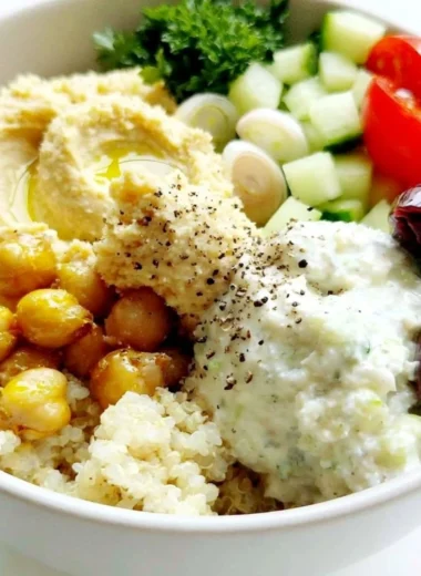 Quick and healthy 5-minute Mediterranean Bowl with fresh ingredients